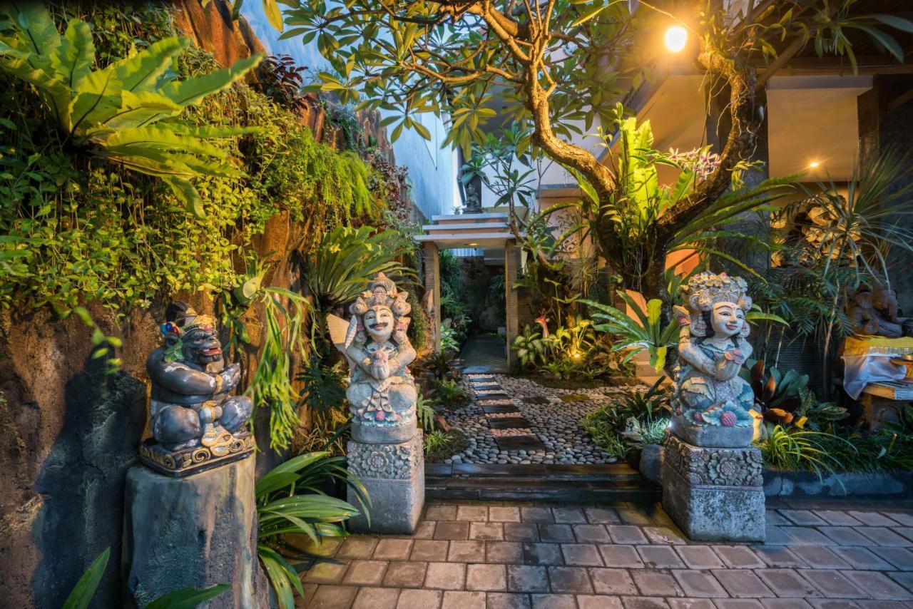 Отель Griya Tunjung Sari Денпасар Экстерьер фото